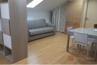 015 5486 30 Losinj Three storey house near the centre for sale