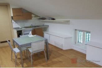 015 5486 30 Losinj Three storey house near the centre for sale