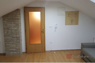 015 5486 30 Losinj Three storey house near the centre for sale