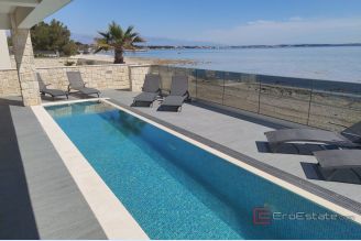 001 5485 30 Vir Villa with pool first row to the sea for sale