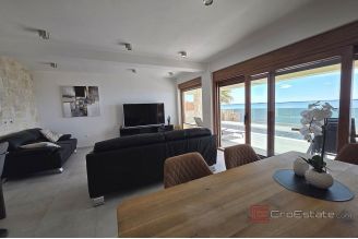 015 5485 30 Vir Villa with pool first row to the sea for sale