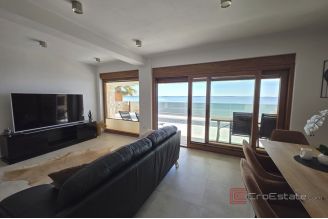 015 5485 30 Vir Villa with pool first row to the sea for sale