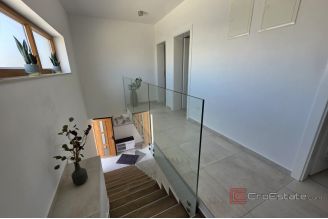 015 5485 30 Vir Villa with pool first row to the sea for sale