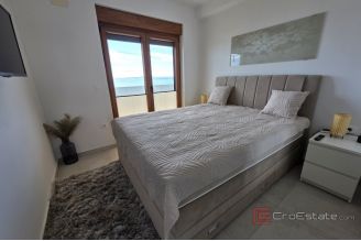 015 5485 30 Vir Villa with pool first row to the sea for sale