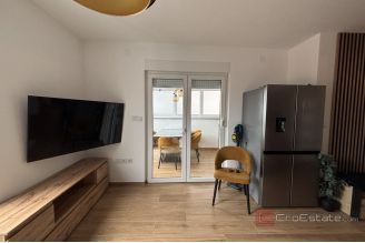016 2035 347 Ciovo Comfortable two bedroom apartment for sale