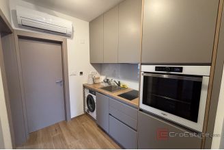 016 2035 347 Ciovo Comfortable two bedroom apartment for sale