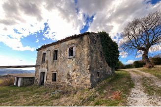 014 2053 42 Motovun Unique property with panoramic view for sale