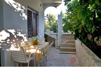 013 2057 23 Ciovo apartment house with sea view for sale