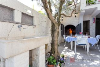 013 2057 23 Ciovo apartment house with sea view for sale