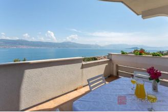 013 2057 23 Ciovo apartment house with sea view for sale