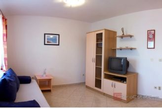 013 2057 23 Ciovo apartment house with sea view for sale