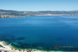 013 2057 23 Ciovo apartment house with sea view for sale