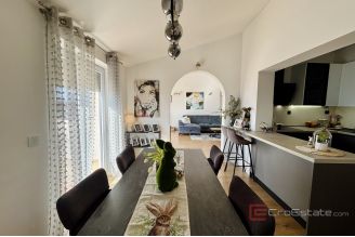 016 2060 02 Split Znjan Spacious three bedroom apartment for sale