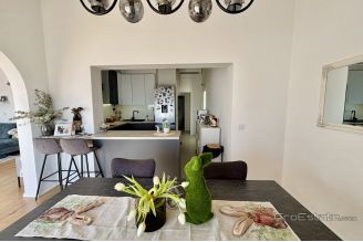 016 2060 02 Split Znjan Spacious three bedroom apartment for sale