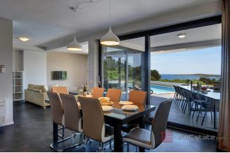 016 5488 30 Pula villa with pool and sea view for sale