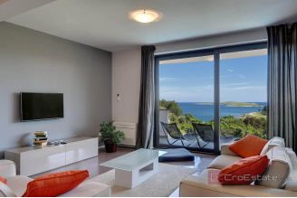 016 5488 30 Pula villa with pool and sea view for sale