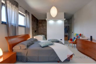 016 5488 30 Pula villa with pool and sea view for sale