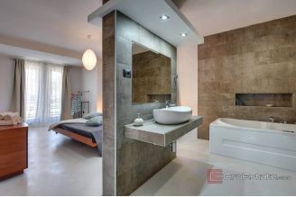 016 5488 30 Pula villa with pool and sea view for sale