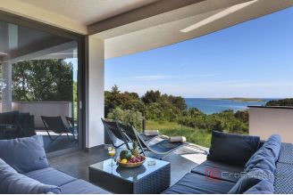 016 5488 30 Pula villa with pool and sea view for sale