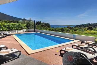 016 5488 30 Pula villa with pool and sea view for sale
