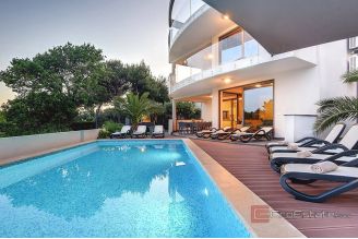 016 5488 30 Pula villa with pool and sea view for sale