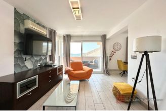 020 2035 348 Ciovo Modwern apartment house with a sea view for sale