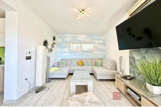 020 2035 348 Ciovo Modwern apartment house with a sea view for sale