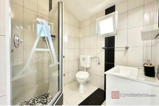 020 2035 348 Ciovo Modwern apartment house with a sea view for sale