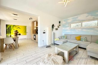 017 2035 349 Ciovo modern two bedroom apartment with pool for sale