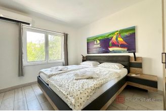 017 2035 349 Ciovo modern two bedroom apartment with pool for sale