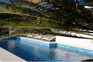 017 2035 349 Ciovo modern two bedroom apartment with pool for sale