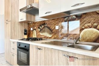 020 2035 350 Ciovo Modern apartment with pool and a sea view for rent