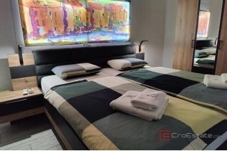 020 2035 350 Ciovo Modern apartment with pool and a sea view for rent