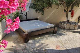 020 2035 350 Ciovo Modern apartment with pool and a sea view for rent