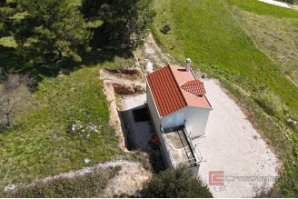 011 2052 114 Omis land and house with the view for sale