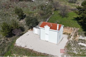 011 2052 114 Omis land and house with the view for sale