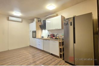 003 2047 123 Split Mertojak Three bedroom apartment in a great location for sale