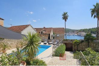 015 5490 30 Brac traditional stone house with pool and sea view for sale