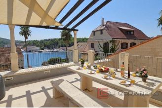 015 5490 30 Brac traditional stone house with pool and sea view for sale