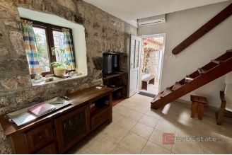 012 5489 30 Omis Renovated stone house in the first row to the sea for sale