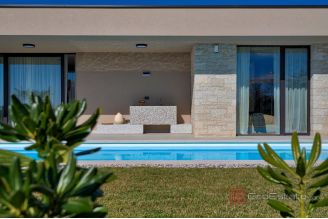 019 2053 46 Porec designer single storey villa with pool for sale