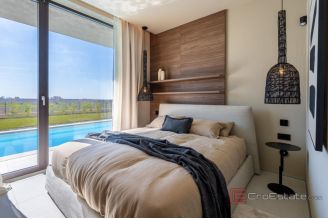 019 2053 46 Porec designer single storey villa with pool for sale