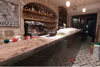 008 2016 700 Split restaurant in the center sale