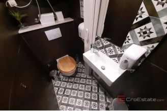 008 2016 700 Split restaurant in the center sale