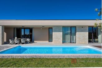 017 2053 47 Porec single storey villa with pool for sale