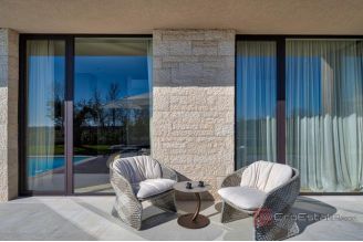 017 2053 47 Porec single storey villa with pool for sale