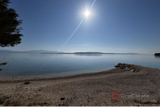 008 2052 119 Makarska Building land in the first row to the sea for sale