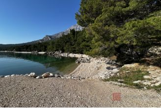 008 2052 119 Makarska Building land in the first row to the sea for sale