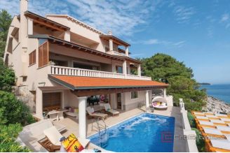 017 2052 118 Korcula first line seafront villa for sale