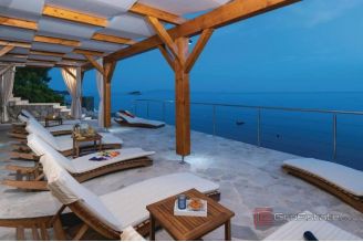 017 2052 118 Korcula first line seafront villa for sale